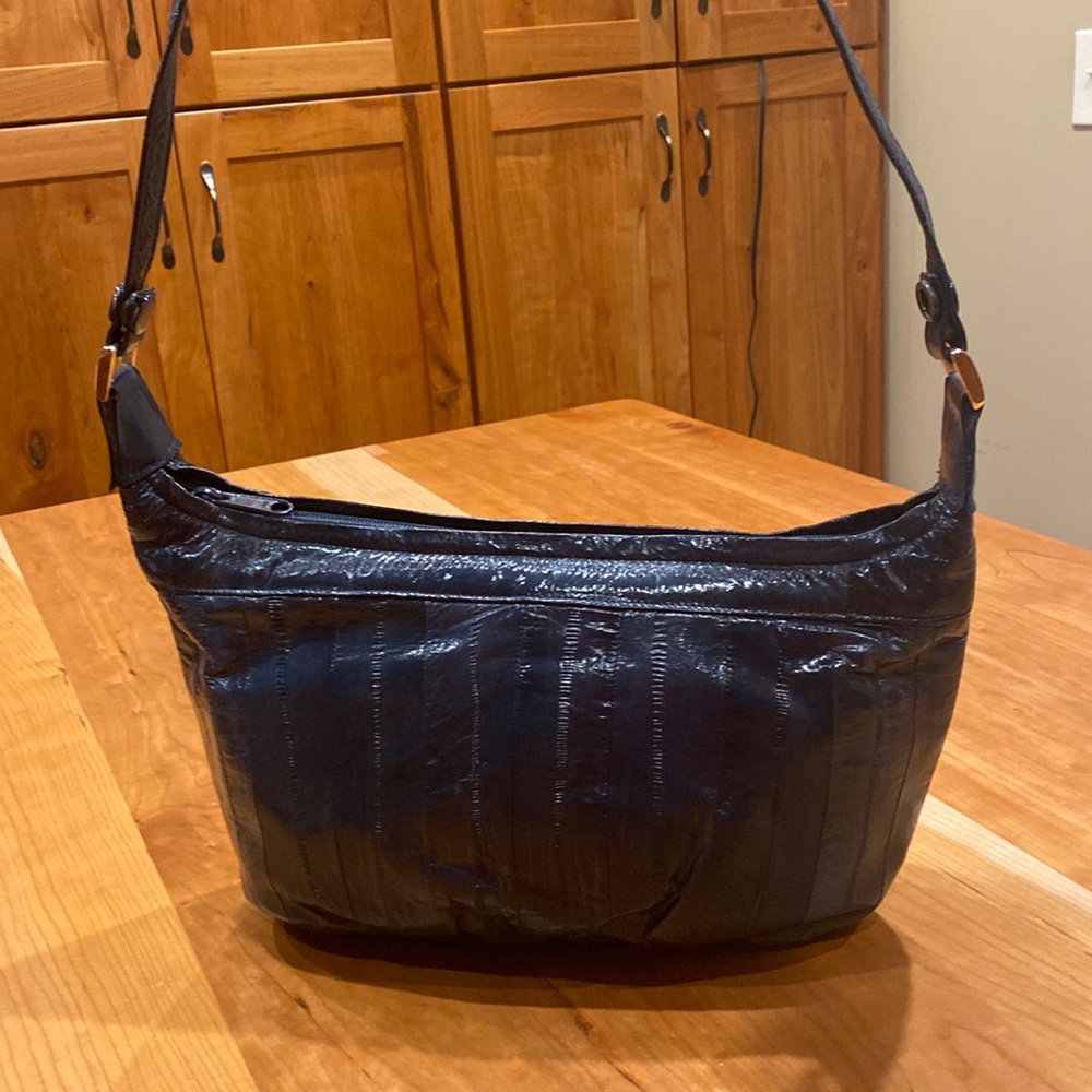 Navy blue genuine eel skin shoulder bag w inside pocket 17” drop